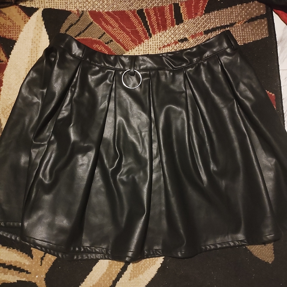 Social Collision 2X faux leather skirt